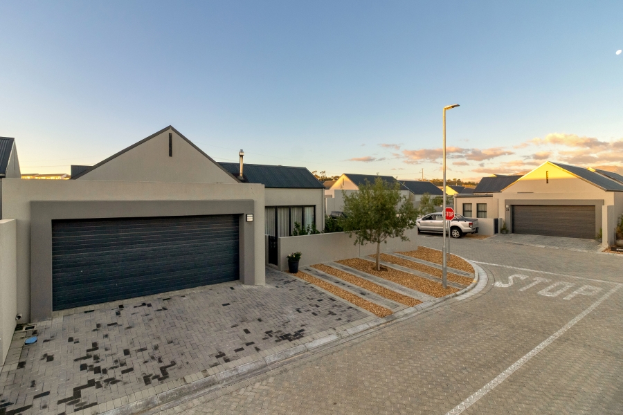 3 Bedroom Property for Sale in Aan de Wijnlanden Western Cape